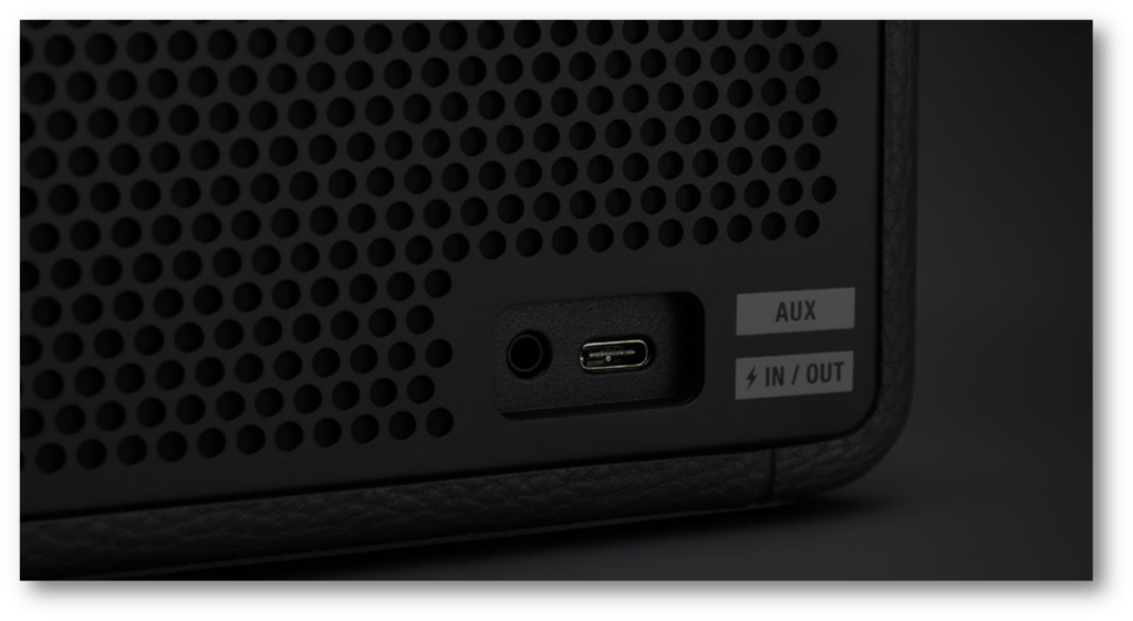  AUX 케이블을 사용하여 연결